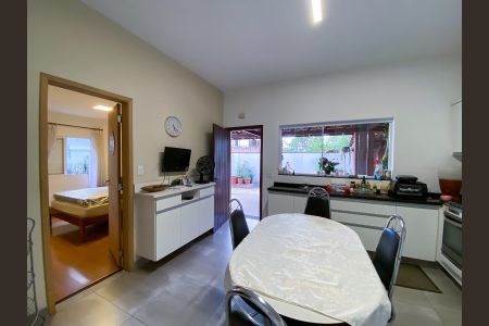 Casa à venda com 220m², 4 quartos e 2 vagasCozinha