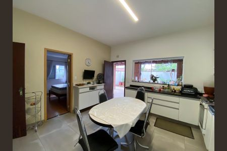 Casa à venda com 220m², 4 quartos e 2 vagasCozinha