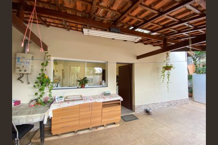 Casa à venda com 220m², 4 quartos e 2 vagasQuintal