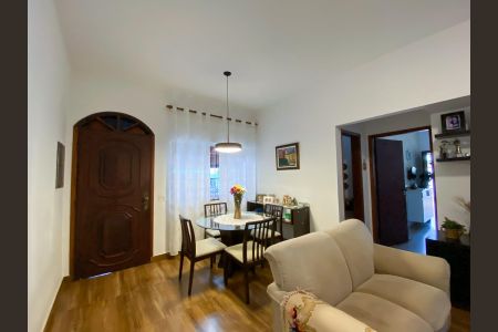 Casa à venda com 220m², 4 quartos e 2 vagasSala