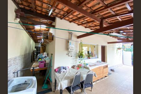 Casa à venda com 220m², 4 quartos e 2 vagasÁrea de Serviço