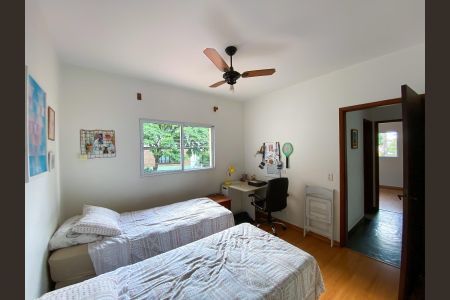 Casa à venda com 220m², 4 quartos e 2 vagasSuíte 2