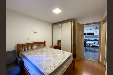 Casa à venda com 220m², 4 quartos e 2 vagasSuíte 1