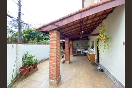 Casa à venda com 220m², 4 quartos e 2 vagasQuintal