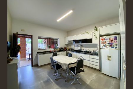 Casa à venda com 220m², 4 quartos e 2 vagasCozinha