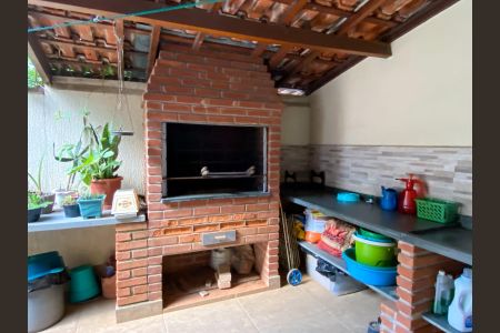 Casa à venda com 220m², 4 quartos e 2 vagasChurrasqueira