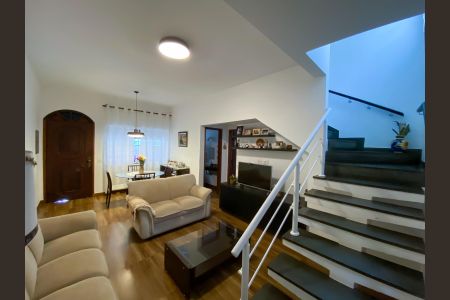 Casa à venda com 220m², 4 quartos e 2 vagasSala