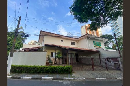 Casa à venda com 220m², 4 quartos e 2 vagasFachada