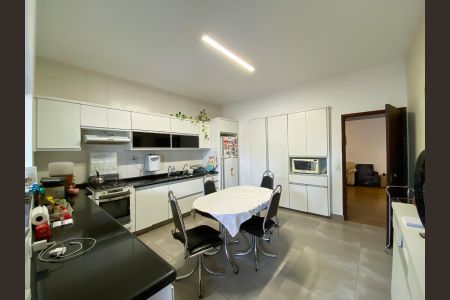 Casa à venda com 220m², 4 quartos e 2 vagasCozinha