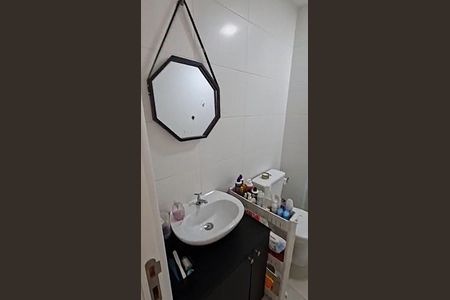 Banheiro de apartamento para alugar com 2 quartos, 33m² em Vila Palmeiras, São Paulo
