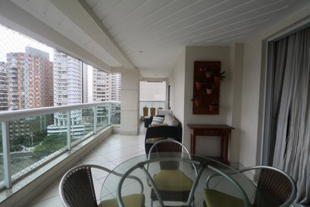 Apartamento para alugar com 175m², 4 quartos e 2 vagas Apartamento para alugar com 175m², 4 quartos e 2 vagasVaranda