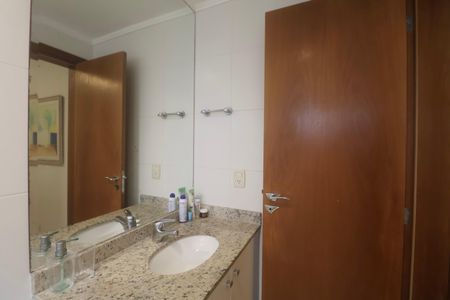 Apartamento para alugar com 175m², 4 quartos e 2 vagas Apartamento para alugar com 175m², 4 quartos e 2 vagasBanheiro Suíte 2