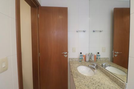 Apartamento para alugar com 175m², 4 quartos e 2 vagas Apartamento para alugar com 175m², 4 quartos e 2 vagasBanheiro Suíte 3