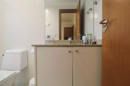 Apartamento para alugar com 175m², 4 quartos e 2 vagas Apartamento para alugar com 175m², 4 quartos e 2 vagasBanheiro Suíte 2
