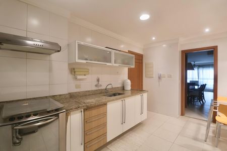 Apartamento para alugar com 175m², 4 quartos e 2 vagas Apartamento para alugar com 175m², 4 quartos e 2 vagasCozinha