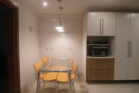 Apartamento para alugar com 175m², 4 quartos e 2 vagas Apartamento para alugar com 175m², 4 quartos e 2 vagasCozinha