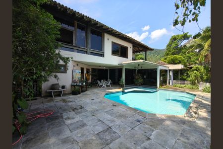 Casa de condomínio à venda com 600m², 4 quartos e 6 vagas