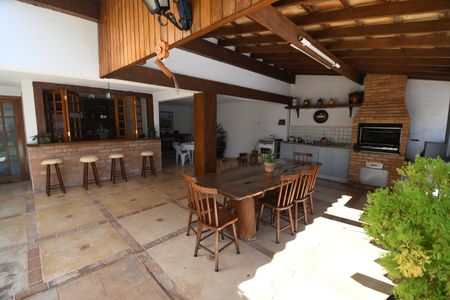 Casa à venda com 269m², 4 quartos e 5 vagasVaranda gourmet