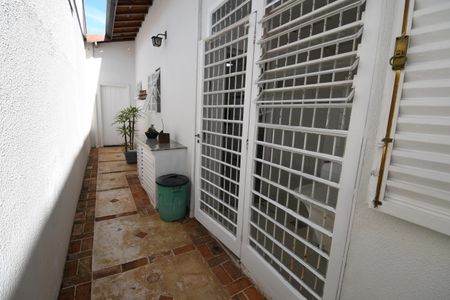 Casa à venda com 269m², 4 quartos e 5 vagasCorredor