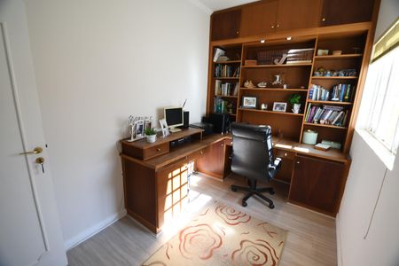 Casa à venda com 269m², 4 quartos e 5 vagasEscritório