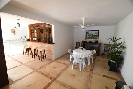 Casa à venda com 269m², 4 quartos e 5 vagasVaranda gourmet