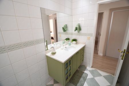 Casa à venda com 269m², 4 quartos e 5 vagasBanheiro Social