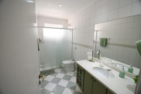 Casa à venda com 269m², 4 quartos e 5 vagasBanheiro Social