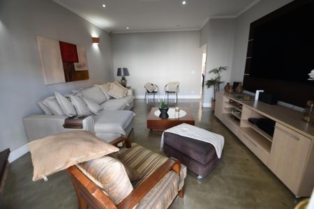 Casa à venda com 269m², 4 quartos e 5 vagasSala