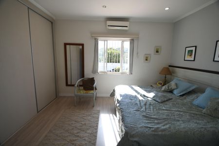 Casa à venda com 269m², 4 quartos e 5 vagasQuarto 4 - Suíte