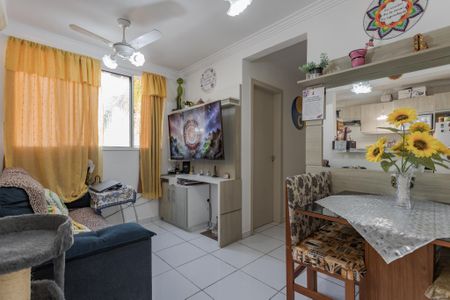 Sala de apartamento à venda com 2 quartos, 48m² em São Sebastião, Porto Alegre