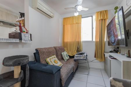 Sala de apartamento à venda com 2 quartos, 48m² em São Sebastião, Porto Alegre