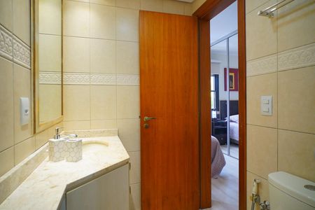 Apartamento para alugar com 131m², 3 quartos e 2 vagasBanheiro suíte 