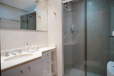 Apartamento para alugar com 131m², 3 quartos e 2 vagasBanheiro 