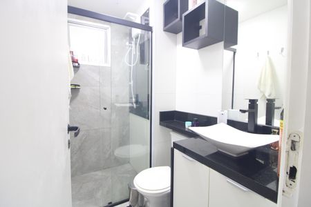 Banheiro de apartamento à venda com 2 quartos, 46m² em Jardim Sabara, São Paulo