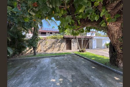 Casa à venda com 400m², 1 quarto e sem vaga Casa à venda com 400m², 1 quarto e sem vagaFachada