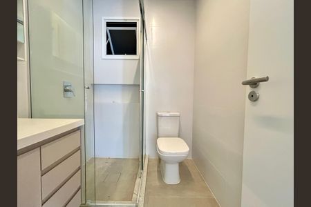 Banheiro  de kitnet/studio para alugar com 1 quarto, 50m² em João Paulo, Florianópolis