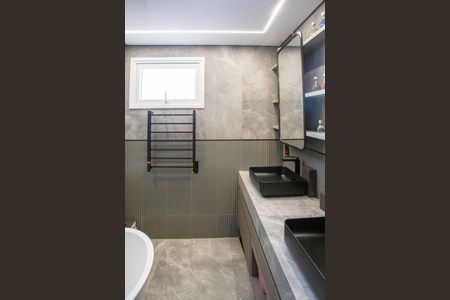 Apartamento à venda com 130m², 2 quartos e 3 vagasBanheiro 1 da Suite 1