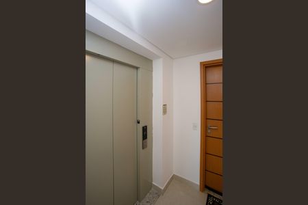 Apartamento à venda com 130m², 2 quartos e 3 vagasHall social