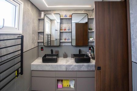 Apartamento à venda com 130m², 2 quartos e 3 vagasBanheiro 1 da Suite 1