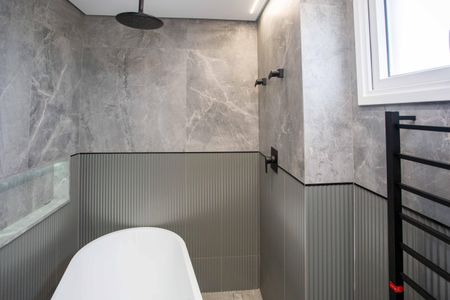 Apartamento à venda com 130m², 2 quartos e 3 vagasBanheiro 1 da Suite 1