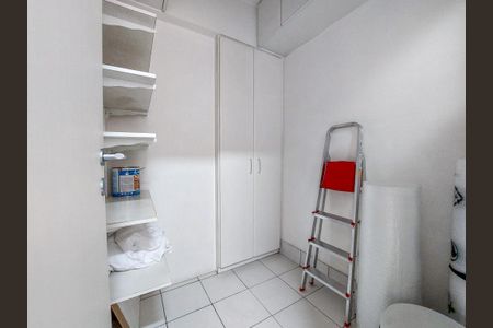 Apartamento à venda com 126m², 3 quartos e 3 vagas Apartamento à venda com 126m², 3 quartos e 3 vagasQuarto de Serviço