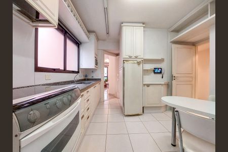 Apartamento à venda com 126m², 3 quartos e 3 vagas Apartamento à venda com 126m², 3 quartos e 3 vagasCozinha