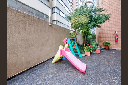Apartamento à venda com 126m², 3 quartos e 3 vagas Apartamento à venda com 126m², 3 quartos e 3 vagasÁrea comum - Playground