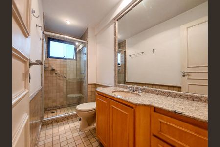 Apartamento à venda com 126m², 3 quartos e 3 vagas Apartamento à venda com 126m², 3 quartos e 3 vagasBanheiro da Suíte
