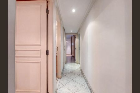 Apartamento à venda com 126m², 3 quartos e 3 vagas Apartamento à venda com 126m², 3 quartos e 3 vagasCorredor
