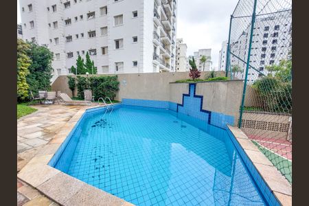 Apartamento à venda com 126m², 3 quartos e 3 vagas Apartamento à venda com 126m², 3 quartos e 3 vagasÁrea comum - Piscina