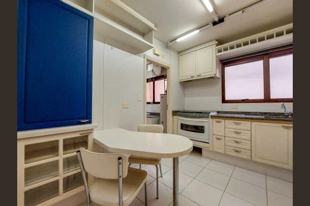 Apartamento à venda com 126m², 3 quartos e 3 vagas Apartamento à venda com 126m², 3 quartos e 3 vagasCozinha