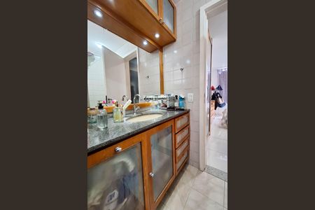 Apartamento à venda com 80m², 2 quartos e 2 vagasBanheiro da Suíte 1