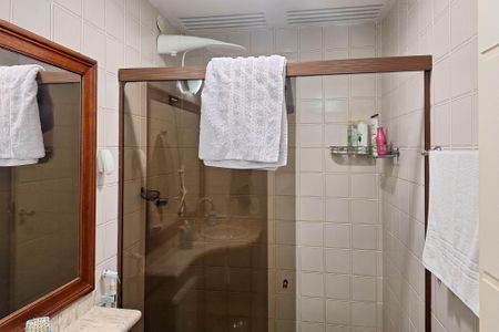 Apartamento à venda com 80m², 2 quartos e 2 vagasBanheiro Social