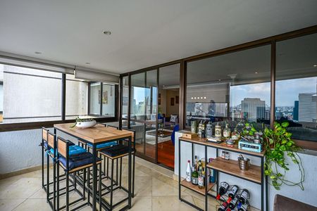 Varanda de apartamento para alugar com 3 quartos, 185m² em Real Parque, São Paulo